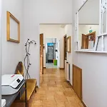Travelershome Ciampino&Morena Guesthouse