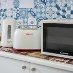 Travelershome Ciampino&Morena Guesthouse