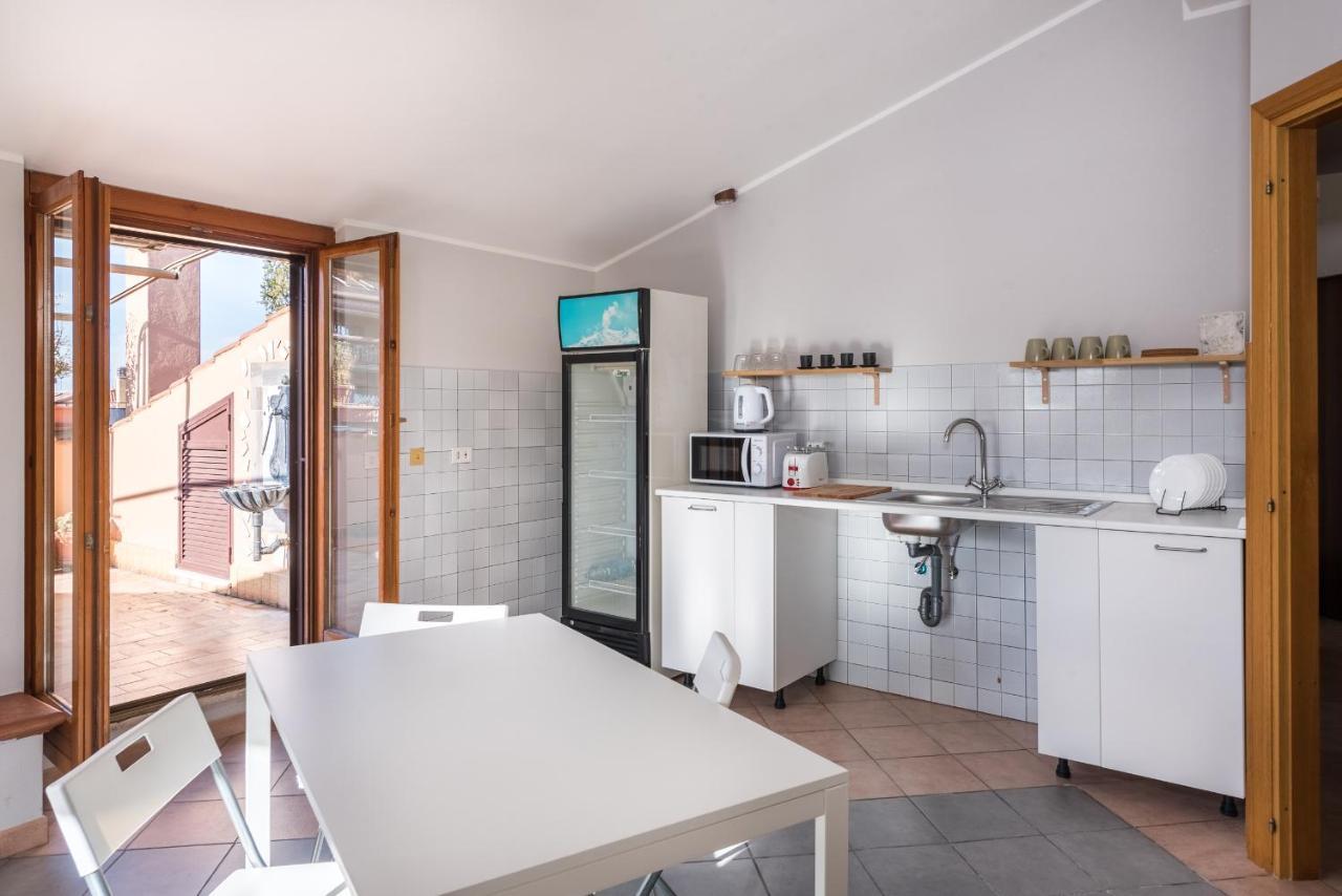 Travelershome Ciampino&Morena Guesthouse *