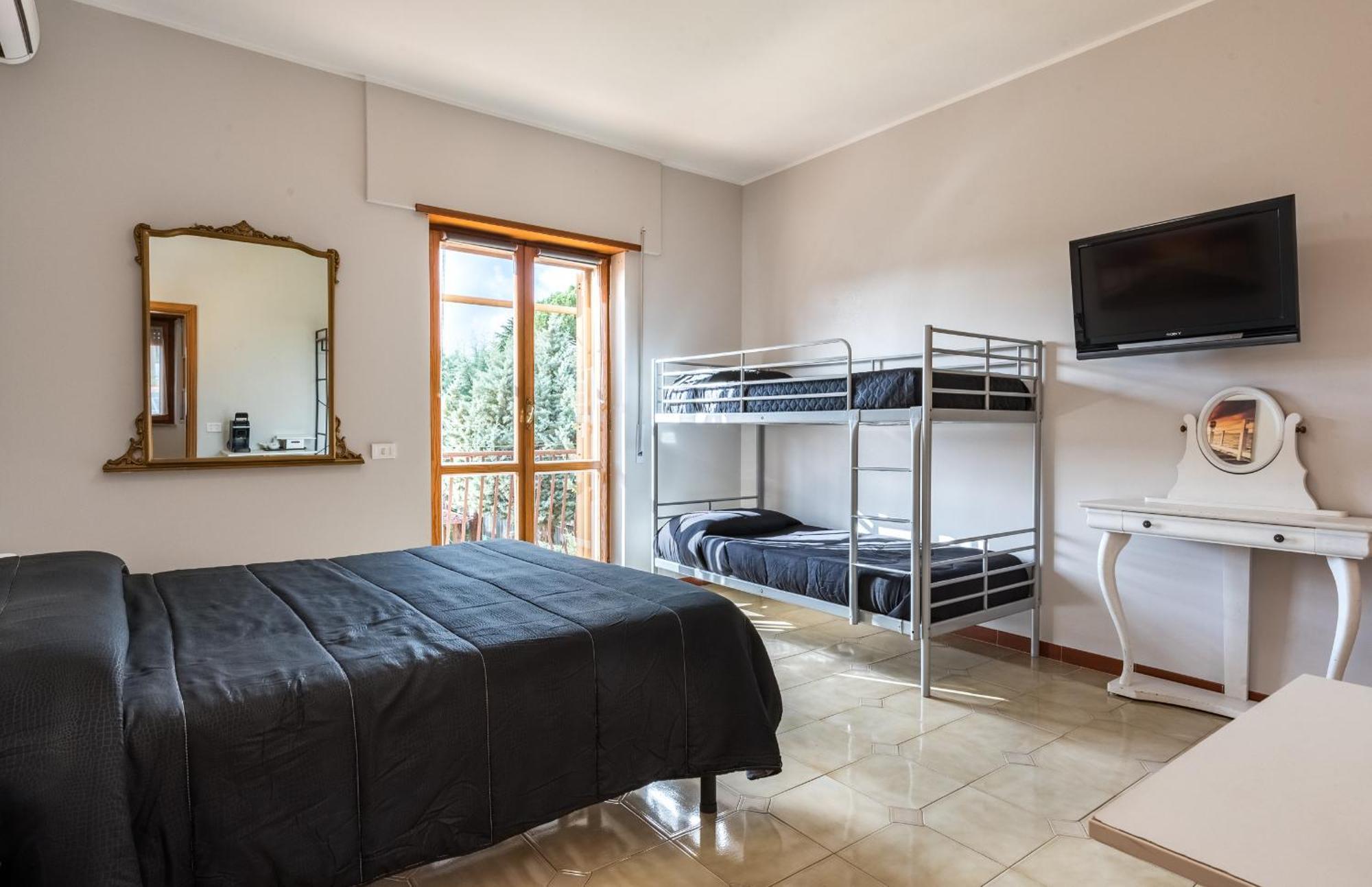 Affittacamere Travelershome Ciampino&Morena Guesthouse Roma