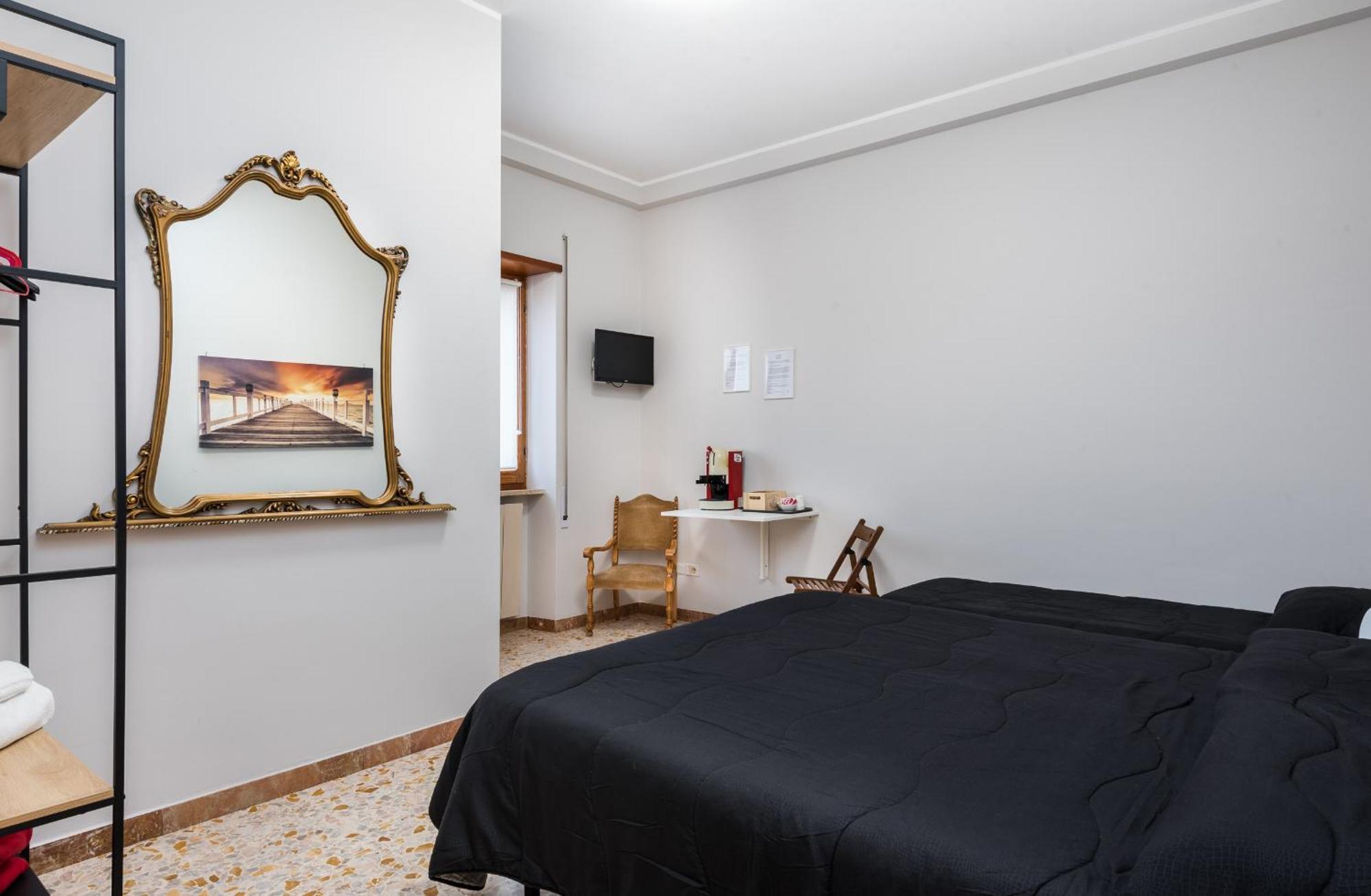 Travelershome Ciampino&Morena Guesthouse